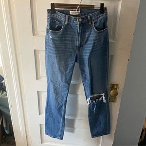 NWOT A&F 90’s slim straight ultra high rise jeans size 28